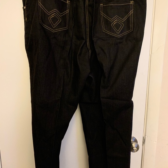 Jeans - Picture 2 of 5